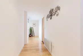 Stylish Penthouse Suite - Image 4