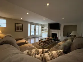 luxury private guest suite at prime location - Image 3