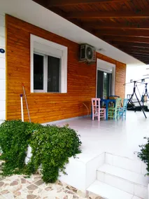 House with Garden - Image 2