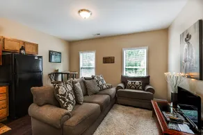 *One Bedroom Apt | One Mile to Downtown Lex* - Image 2