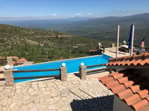 ZenTerra Country house with swimming pool and view - Image 4