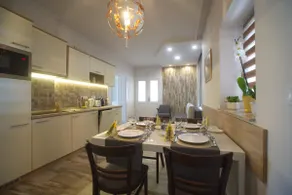 Stunning & Bright Getaway House for Families - Image 3