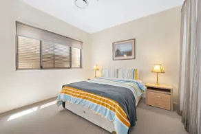 Impeccable Modern 1 Bedroom Apartment ~ Taringa - Image 3