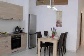 Walking distance to shops and sea front. - Image 3