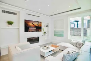 Beautiful Modern Award Winning Guest Home- N.Van - Image 2