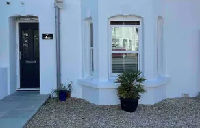 Refurbished luxury apartment by the seaside. - Image 2