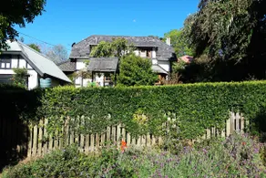 GORGEOUS COUNTRY COTTAGE IN PERFECT LOCATION - Image 2