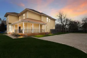 1920s Sunny Gem - Downtown Waco, Baylor, Magnolia - Image 3