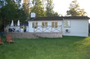 House by lake, Jacuzzi - Image 2