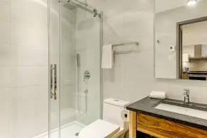 B03–Close to Old Quebec, modern & comfortable - Image 5