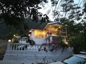 WhiteHouse Home Stay (Daffodils)By Oxystays - Image 5