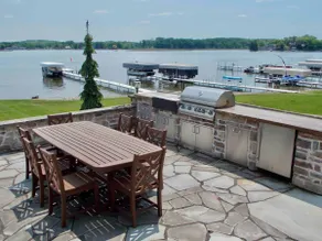 Snow Lake | 5BR | 4 Ensuites | Dock + Large Yard - Image 3