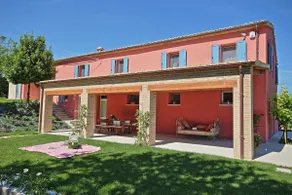 Villa del Cucco, casa de campo con piscina cerca de Fossombrone, a 30 minutos de la costa del Adriático - Image 3