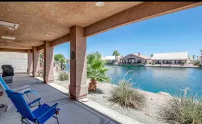 Amazing Water Front Retreat close to amenities - Image 1