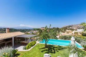Spacious villa with full privacy & nature views! - Image 5