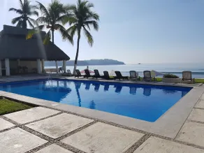 Private apartment with beach, for up to 10 people. - Image 4
