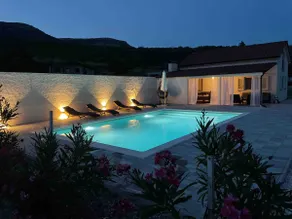 Big heated pool 40m2 with hidromassage and BBQgril - Image 4