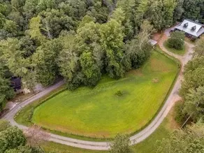 Large creekside retreat! Near wineries, hiking, orchards, fishing - Image 4