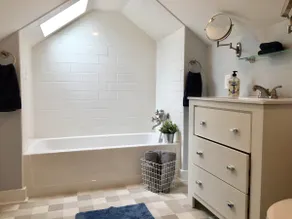 Luxe Cottage -Stay in Style walk to Notre Dame - Image 4