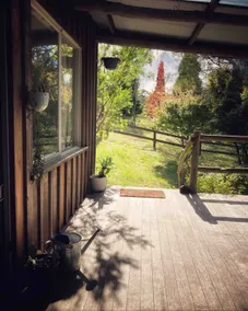 The Cloud House Hampton - Rustic Alpine Retreat - Image 5