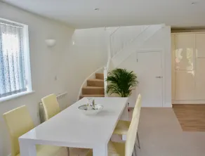 A light spacious garden house in Glastonbury town - Image 3