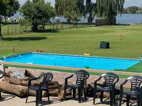 Vaal River Weekend Getaway - Luxury Family Unit 11 - Image 3