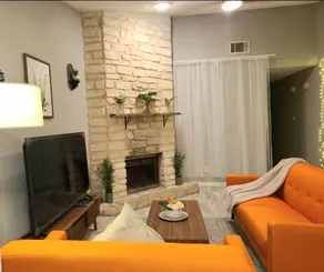 MID CENTURY ABODE- Convenient & spacious duplex - Image 4