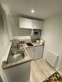 Contemporary, stylish, studio apartment - Image 3