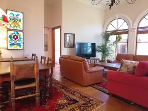 McQueen House: 4BR antique luxe with WiFi - Image 2