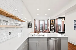 Luxury Loft Downtown with 2 Parking Spaces - Image 3
