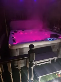 ELLIEMAY'S 4 BEDROOM SELFCATERING HOLIDAY HOME WITH 6 SEATER HOT TUB - Image 4