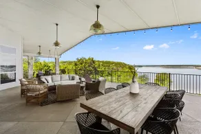 Paradise by the lake - Lonestar Lakehouse - Image 2