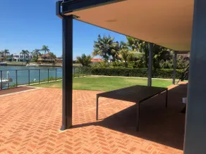 Large luxury home with private jetty - Image 4