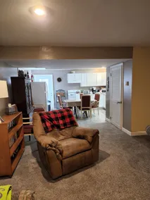 Lovely 3- bedroom apartment with street parking. - Image 5