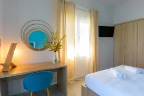 Margarita's Seafront Luxury Apartment - Image 5