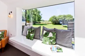 Sandways - Sleeps 8. Just minutes from the beach - Image 2