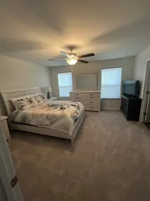 3 bedroom home like new “Central station” - Image 5