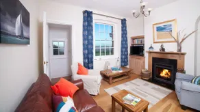 Cottage by the beach with fantastic sea views - Image 2