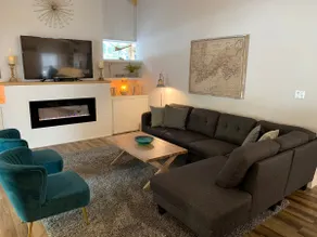 Upscale Getaway with the Comforts of City Living - Image 2