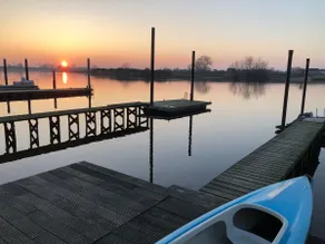 Waterfront chalet with private jetty and A/C. - Image 3