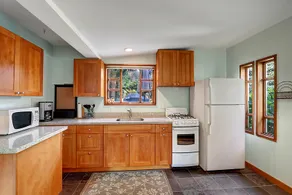 Private Guest House in Matthews Beach with Hot Tub - Image 5