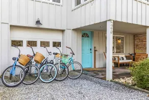 Sag Harbor Cottage, Walk to the Beach! - Image 3