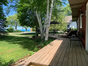 4 bedroom lakefront 5 minutes north of Grand Bend - Image 4