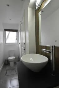 Recently renovated 2 bedroom annexe with open plan living room and kitchen. - Image 5