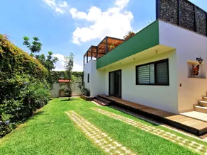 Private bungalow with glass Jacuzzi and garden - Image 3
