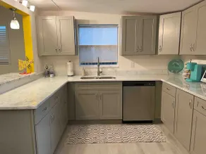 Rising Sun Retreat: Stylish 3BR Minutes from Beach - Image 3