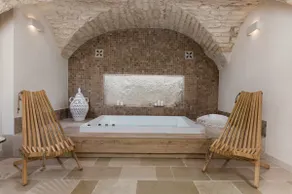 Alba Luxury Suite - Image 5