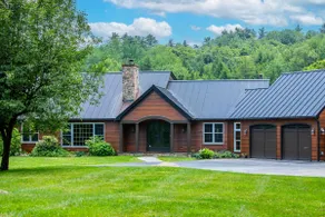 Private Chalet with Golf Simulator and Hot Tub - Image 2