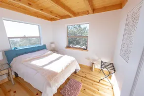 Beautiful Cabin in Woods with Breathtaking Views - Image 3