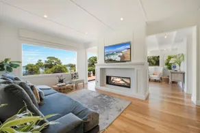 A Barefoot Beach House Absolute Waterfront Bay - Image 5